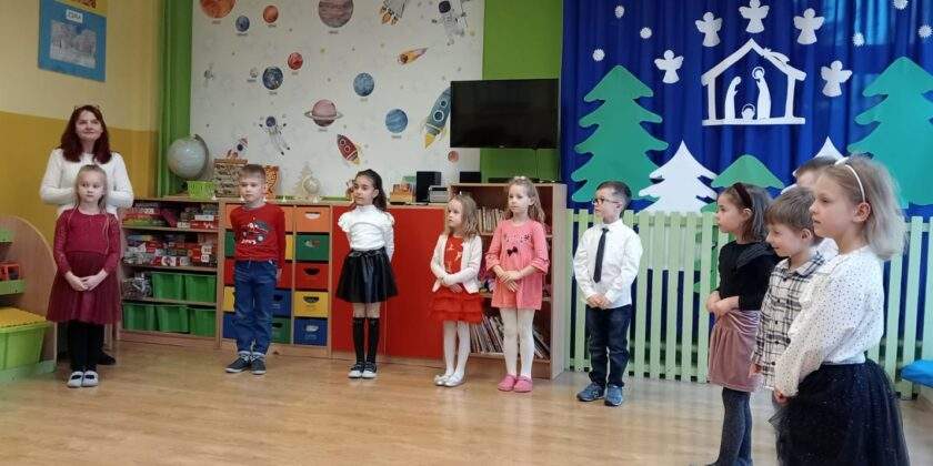 Przedstawienie bożonarodzeniowe w przedszkolu