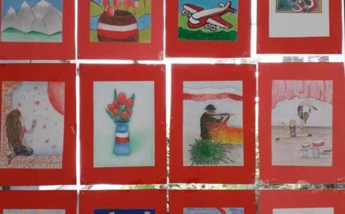 Wystawa prac artystycznych „Piękne barwy polskie. Święto Flagi”